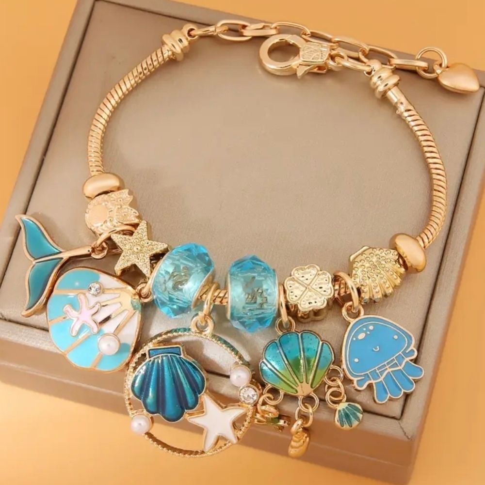 Gold Plated Seashell Beach Themed Charm Bracelet